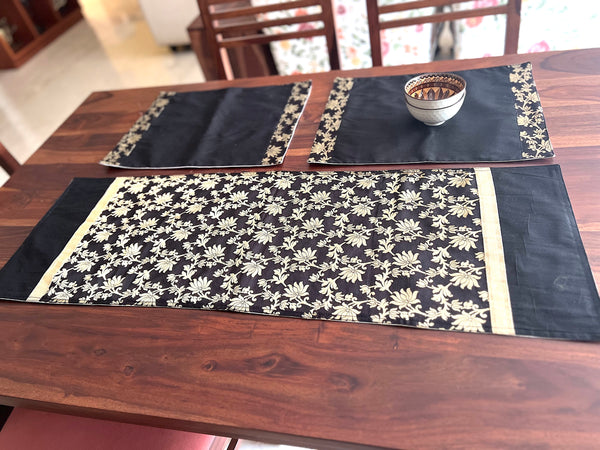 Black Lotus - Table Runner with 2 Mats